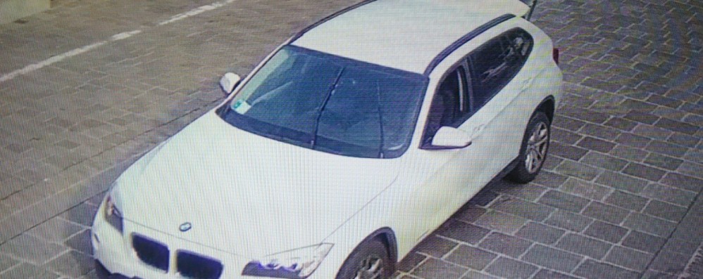 L’auto rubata in una immagine delle telecamere del Comune