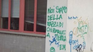 Le  scritte comparse all’Omnicomprensivo di Vimercate (con citazione da Montale)