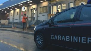 arcore   carabinieri alla stazione ferroviaria