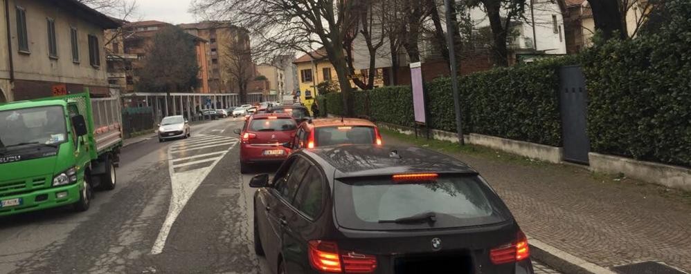 Arcore, coda auto via Gilera e via Casati lunedì mattina