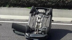 Statale 36, incidente Valassina a Seregno: l’auto ribaltata