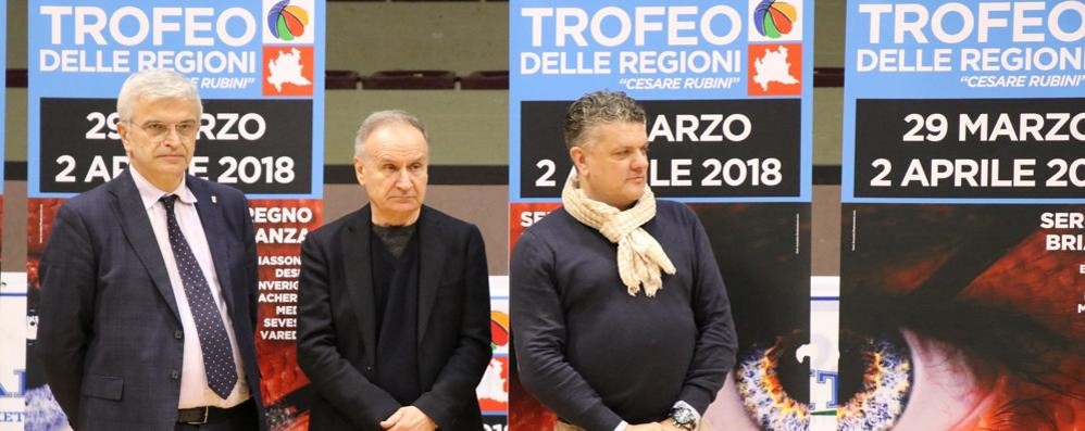 Basket, Trofeo delle Regioni a Seregno: il presidente della Fip, Gianni Petrucci con a fianco Alberto Bellondi, presidente del comitato regionale lombardo