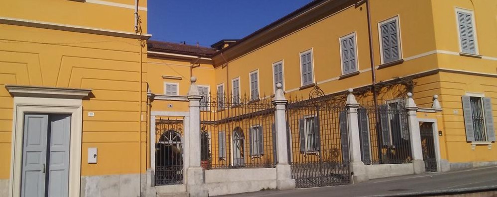 Briosco:  villa Lorenzo di Capriano, ex villaTtrivulzio abitata dal conte