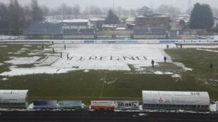 Calcio, il Ferruccio spalato dai tifosi - foto pagina Facebook del Seregno calcio