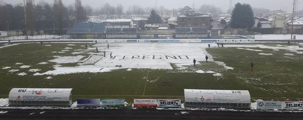 Calcio, il Ferruccio spalato dai tifosi - foto pagina Facebook del Seregno calcio