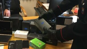 Cc Desio arresto banda telefoni