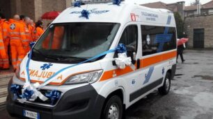 La nuova ambulanza della Croce bianca di Seveso