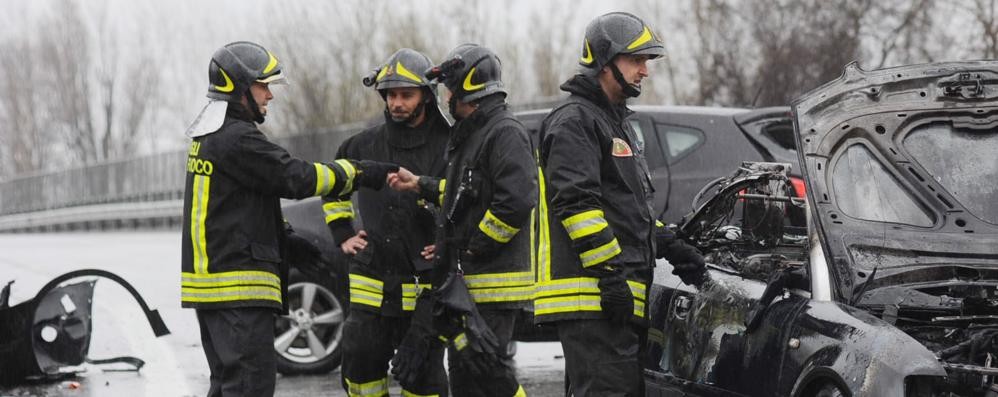 I vigili del fuoco impegnanti in un incidente