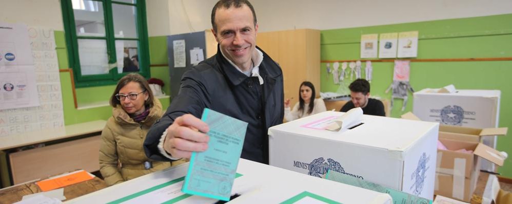 Elezioni 2018: Massimiliano Romeo (Lega) vota a Monza
