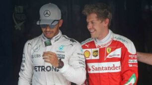 Sebastian Vettel se la ride: la sua Ferrari sembra in grado di poter competere con le Mercedes e con Lewis Hamilton