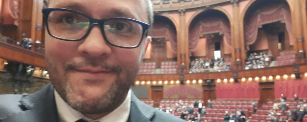 Il selfie dell’onorevole Massimiliano Capitanio alla Camera