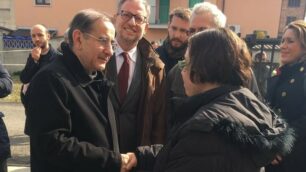 L’arcivescovo di Milano durante la visita a Seveso