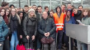 Limbiate, scuola Mombello: foto di gruppo e pulizia