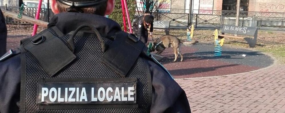 U agente del Nost della polizia locale di Monza