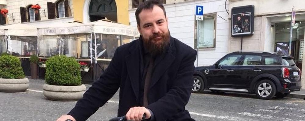 Vimercate, senatore Roberto Rampi in bicicletta per Roma