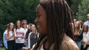 Vimercate Stacey Oledibe, 14 anni, nella foto della consegna dei premi cittadini per gli studenti meritevoli - foto Comune di Vimercate