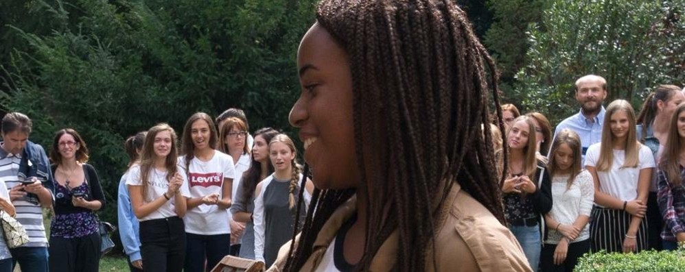 Vimercate Stacey Oledibe, 14 anni, nella foto della consegna dei premi cittadini per gli studenti meritevoli - foto Comune di Vimercate