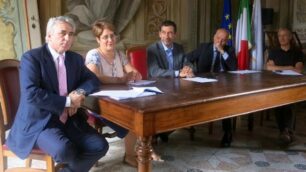 Claudio Grossi, primo a sinistra, con i colleghi della Giunta Sartini