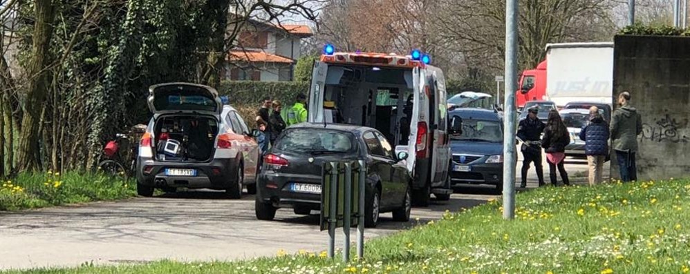 I soccorsi all’anziano in via Sant’Ambrogio