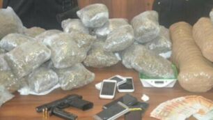Droga, contanti e pistola sequestrati dai carabinieri di Meda