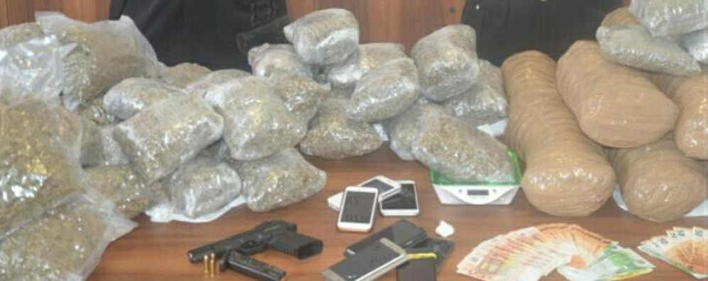 Droga, contanti e pistola sequestrati dai carabinieri di Meda