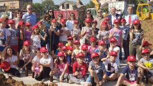 L mattinata al centro sportivo di Correzzana dove è partita la piantumazione degli alberi del progetto "Un bosco per la città".