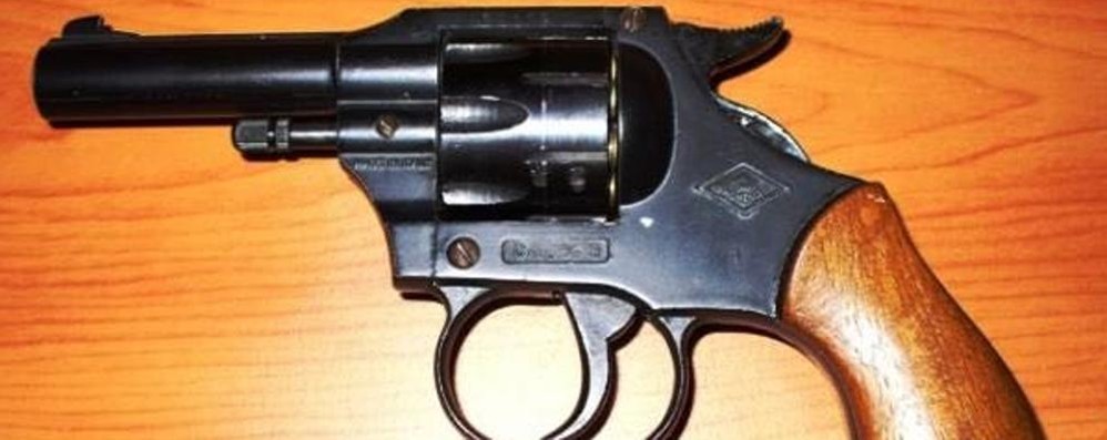 Pistola sequestratadai carabinieri di Vimercate e Agrate Brianza