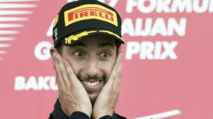 Daniel Ricciardo ci ha preso gusto: dopo la vittoria in Cina, primo nelle libere di Baku