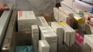 Le accuse vanno dalla truffa ai danni dell’Erario, truffa ad aziende farmaceutiche, autoriciclaggio alla ricettazione di farmaci