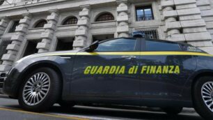 Una pattuglia della guardia di finanza