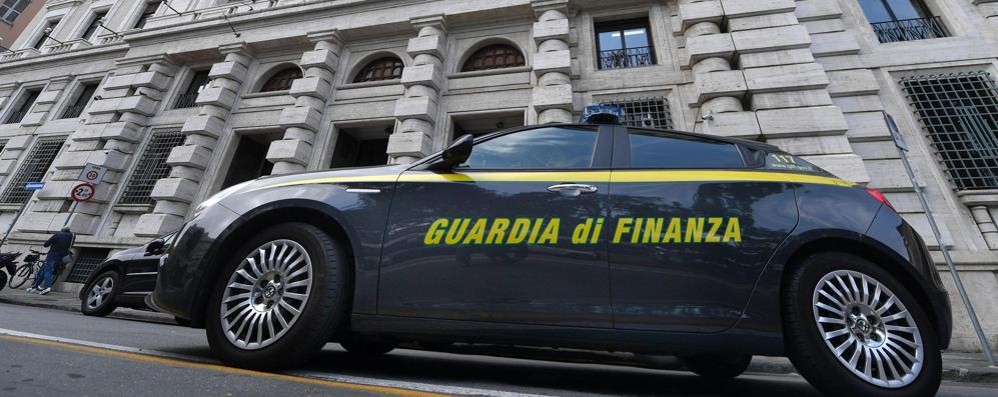 Una pattuglia della guardia di finanza