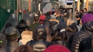 L’assalto dei pendolari alla stazione di Lissone