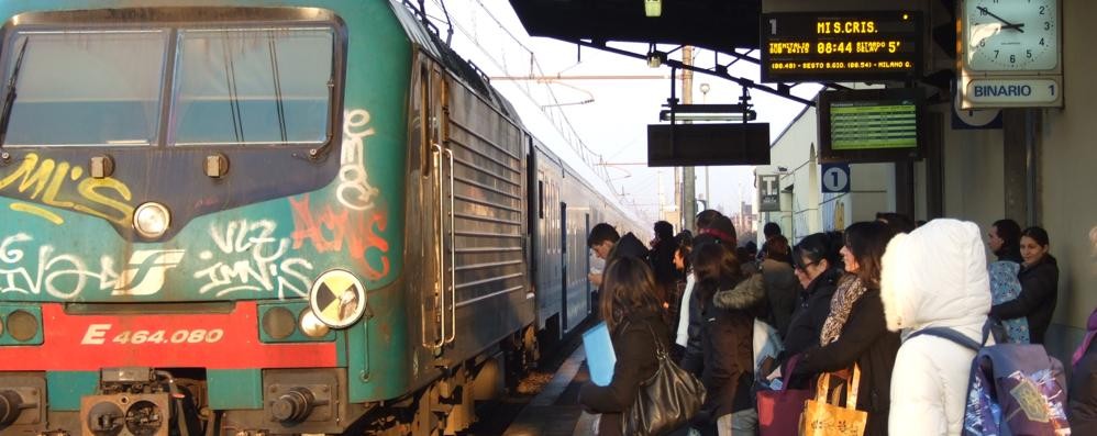 Pendolari in attesa del treno