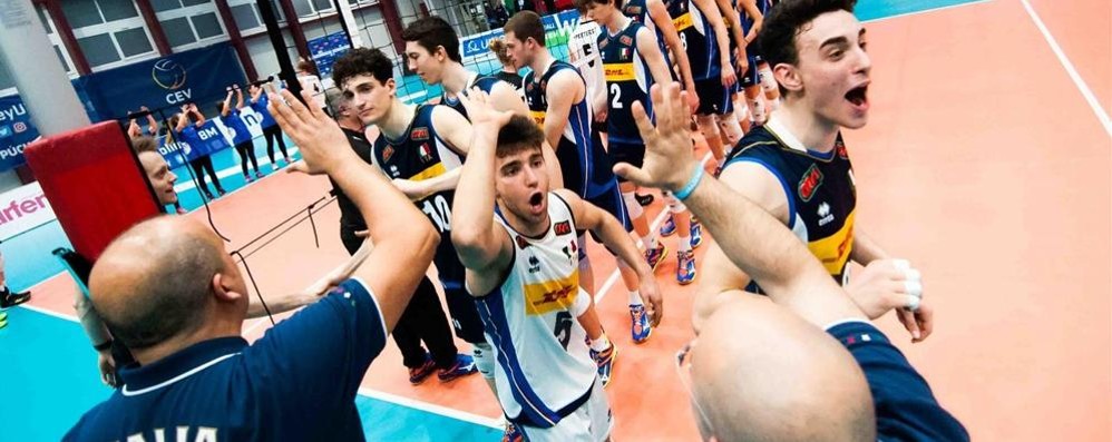 Volley Italia Under 18 agli Europei: Alessandro Gianotti (col numero 10)