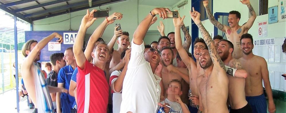 Calcio, Seregno: la festa negli spogliatoi