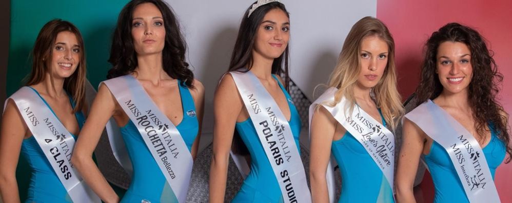 Carate Brianza, selezioni per Miss Italia da sinistra: Beatrice Berardinelli (4), Jenny Centemero(2), Alessia Puccia (1), Marica Monaco (3), Sara Velardita