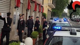 Il bar chiuso dai carabinieri