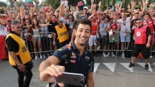 Ricciardo lo scorso anno a Monza con i tifosi