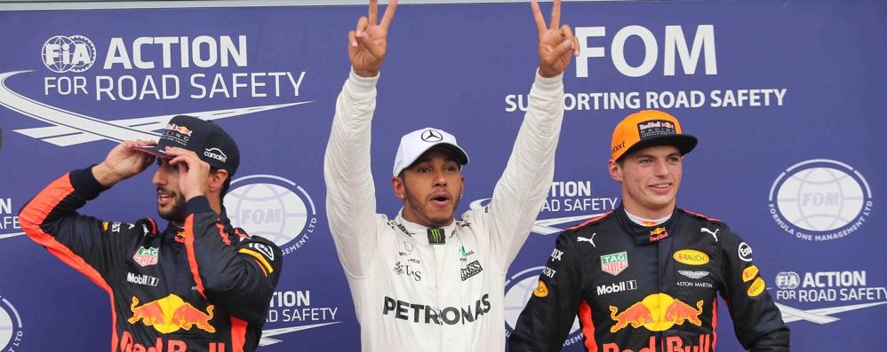Lewis Hamilton tra Daniel Ricciardo e Max Verstappen a Monza nel 2017