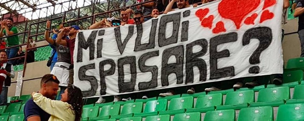 proposta matrimonio a stadio San Siro