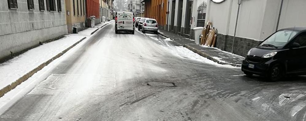LISSONE: neve disagi sulle strade
