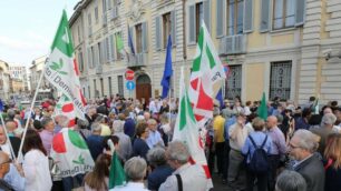 Monza presidio PD davanti alla prefettura