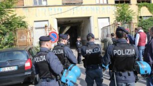 Monza, le foto dello sgombero dell’ex Diefenbach