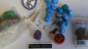 Parte della droga sequestrata
