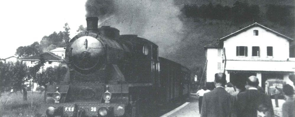 Un treno a vapore nel 1935