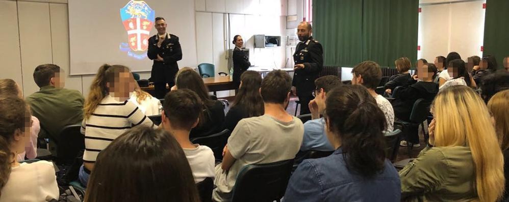 Vimercate, carabinieri a scuola istituto Vanoni