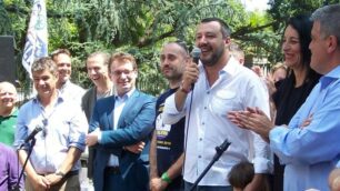 Il ministro Matteo Salvini a Seregno tra i candidati  Ilaria Cerqua (Seregno) ed Eugenio Pizzigallo (Nova Milanese) a sinistra e Luca Allievi (Seveso) e Massimiliano Balconi (Brugherio) a destra