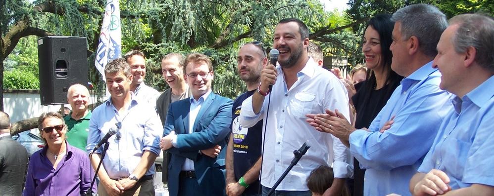 Il ministro Matteo Salvini a Seregno tra i candidati  Ilaria Cerqua (Seregno) ed Eugenio Pizzigallo (Nova Milanese) a sinistra e Luca Allievi (Seveso) e Massimiliano Balconi (Brugherio) a destra