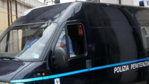 Un mezzo della polizia penitenziaria