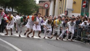 Desio, palio degli zoccoli: la partenza - foto d’archivio